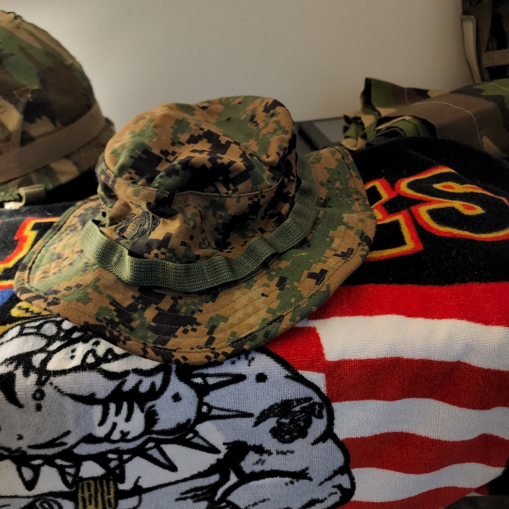3 vintage Us marines hats